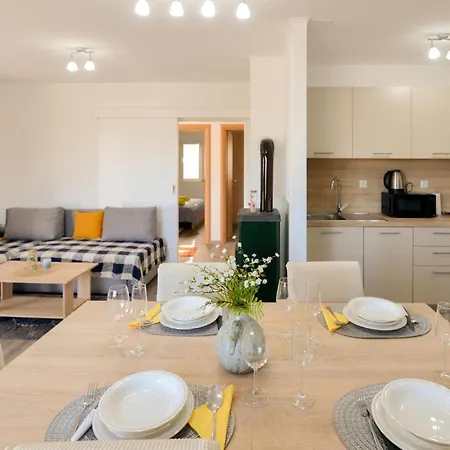 Ferienhaus Schönes Haus Mit 2 Schlafzimmern In Lisane *