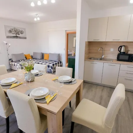 Ferienhaus Schönes Haus Mit 2 Schlafzimmern In Lisane Lisane Ostrovicke