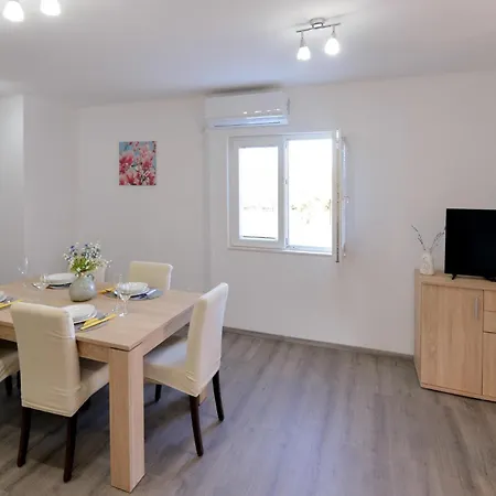 Vikendica 2 Bedroom Lovely In Lisane Ostrovicke