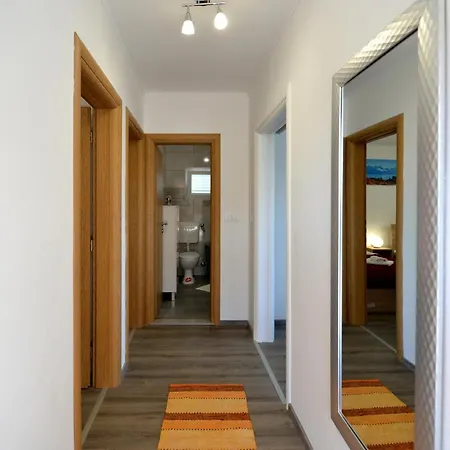 Schönes Haus Mit 2 Schlafzimmern In Lisane