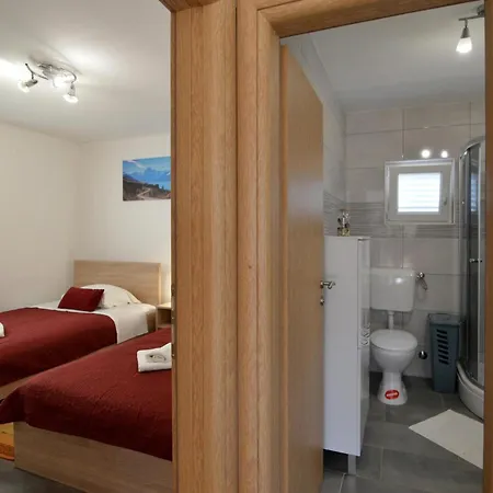 Vikendica 2 Bedroom Lovely In Lisane Ostrovicke