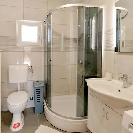 Schönes Haus Mit 2 Schlafzimmern In Lisane *